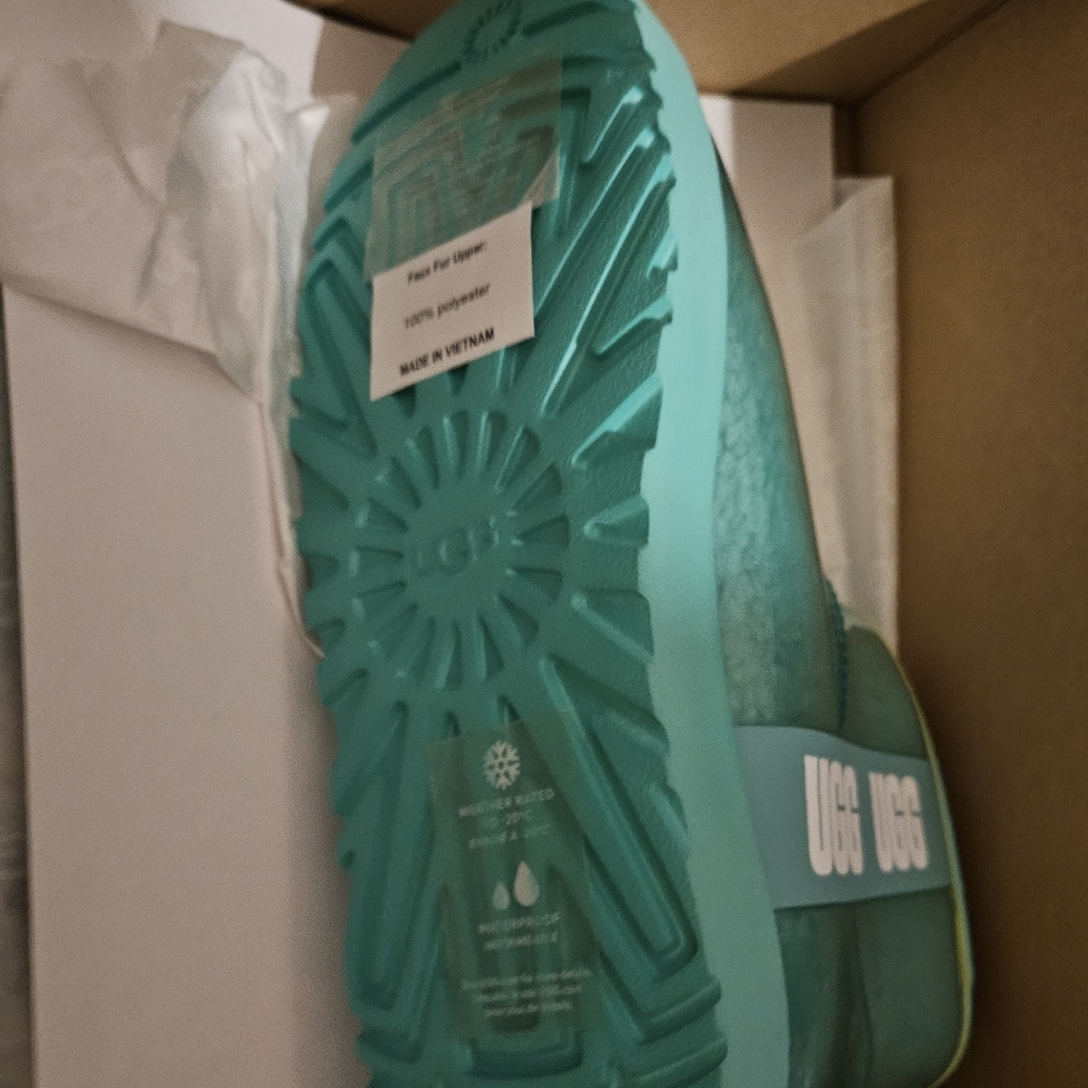 Ugg Boot - Picture 4 of 4